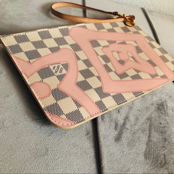 🦋HOST PICK🦋Tahitienne Neverfull clutch - Picture 6 of 7